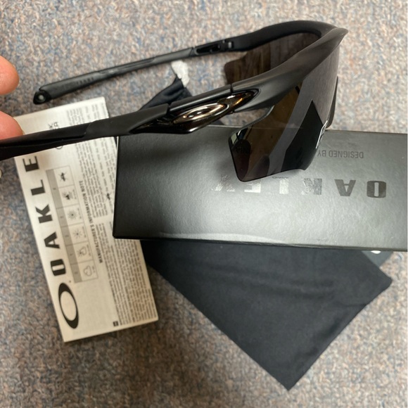 Oakley sunglasses M2 FRAME XL Matt Black Prizm Black Polarized New - Picture 5 of 10